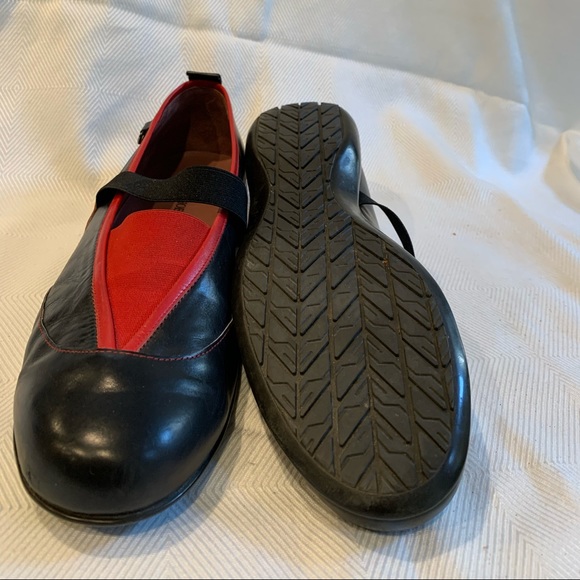 Maggie’s shoes - Picture 3 of 4